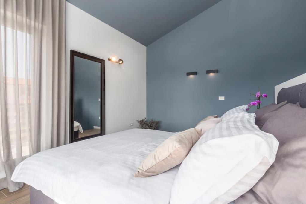 Marcante - Designer, Romantic Pool View Appartement *