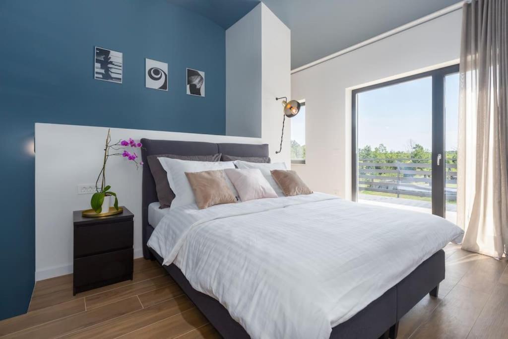 Marcante - Designer, Romantic Pool View Apartment Poreč